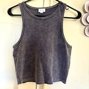 Cropped muscle tank
